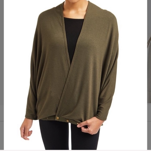 Ruby Red Snap-Button Convertible Scarf - Picture 12 of 12